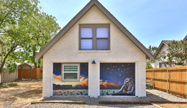 Rustic chic guesthouse located right next to HSU & Hendrick Medical Center
