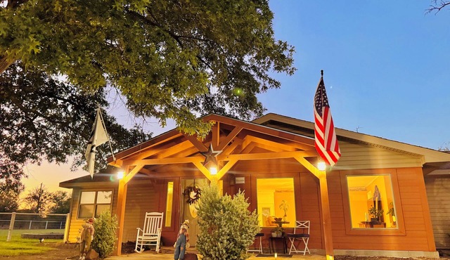 Rustic Texas Getaway Private 2-Suite Hacienda Near Eagle Mountain Lake