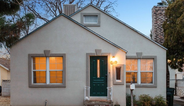 Sage Cottage: Cozy & Serene/Sleeps 6/Huge Yard!