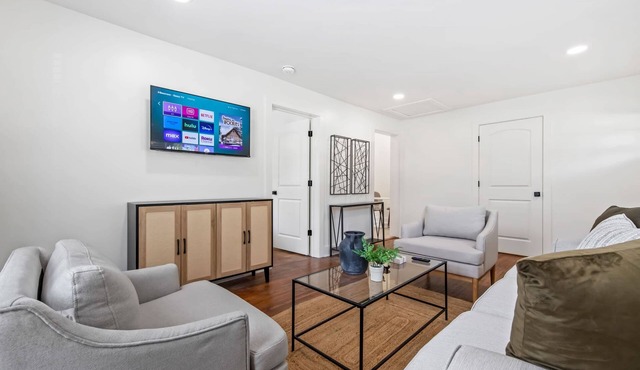 Saints St Cottage - Fully Renovated - Near Cajundome/Cajun Field in Lafayette