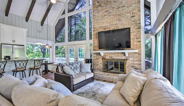 Sam Rayburn Resort Cabin with Golf & Lake Access