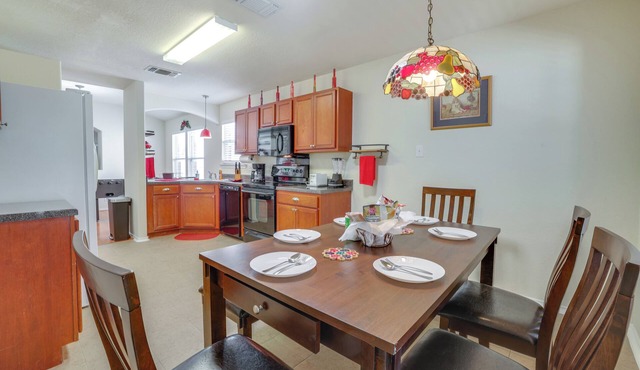 San Antonio Area Home w/Deck, 14 Mi to Dtwn! in San Antonio