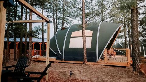 Scenic King Glamping Tent with AC & Mountain Views near Mountainair in Torreon, New Mexico in McIntosh