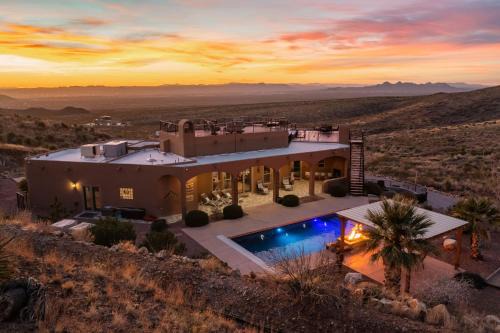 Secluded Retreat Pool Spa Sauna Rooftop Deck