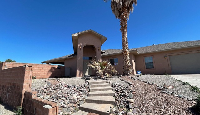 Serene 4-bedroom house with AC/Heater in charming Alamogordo