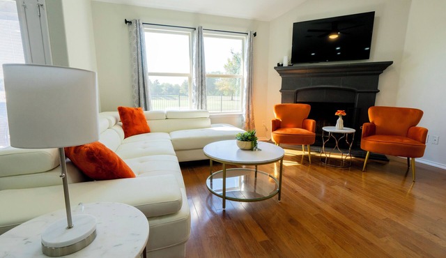Serene 4-bedroom house with BBQ, 5-TVs in McKinney facing Park & Pond sleep 12 in McKinney