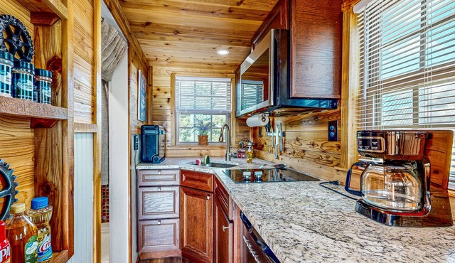 Serene cabins with full kitchens, AC + free wifi
