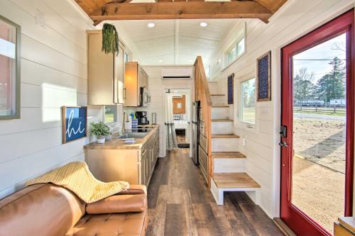 Shared Dock & Lake Access: Daingerfield Tiny Home in Daingerfield