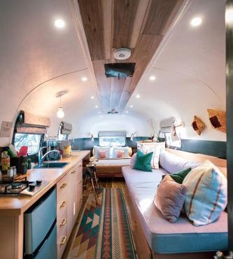 Silver Bullet Airstream, El Mistico Glamping Ranch