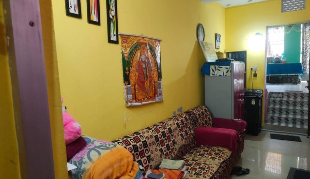 single room with attach bathroom ,kitchen ,air condition,free wifi .travel serv. in Puri
