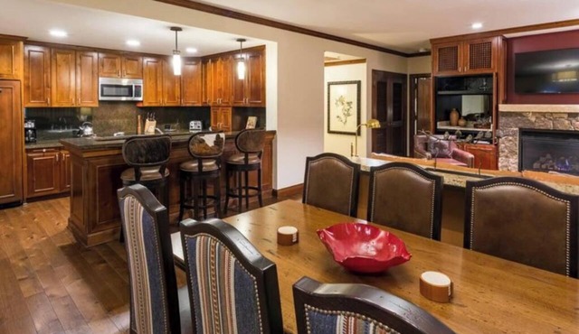 Ski in/ski out Ritz-Carlton 2BR residence club condo w/pool, spa & shuttle!