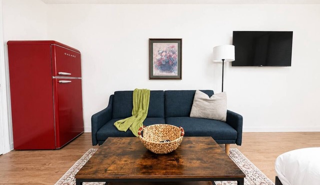 Sleepover | Quaint Studio + Gym - Austin TX in Austin