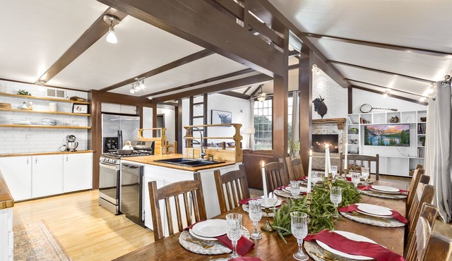 Sleeps 10! Country Cabin w/Playground, Hammock & Chickens