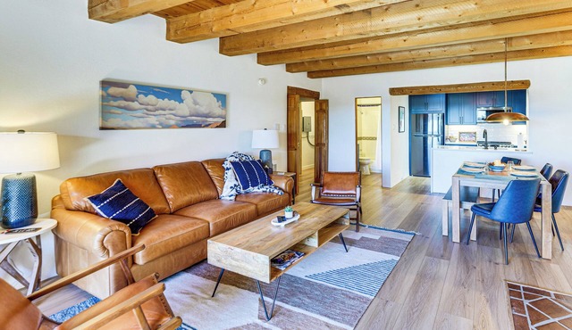 Solera Lodge: Cozy Taos Mountain Escape