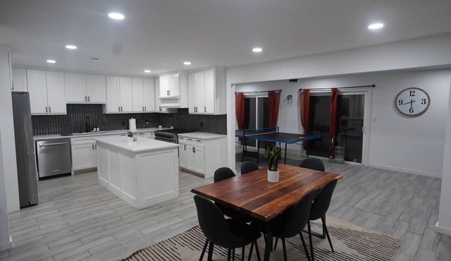 South Congress Commons - Sleeps 10