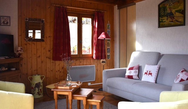 South-Facing 4-Side Chalet with Terrace near Centre in Font-Romeu-Odeillo-Via