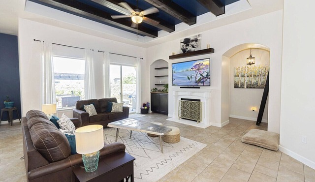 Southwest Luxe Golf Retreat + EV, Theater, Hot Tub