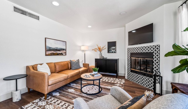 Southwestern Style 2 BR Condo w/City & Mountain Views in the Catalina Foothills