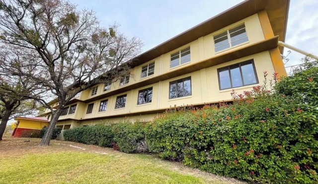 Spacious 10 bedroom Wing in Refurbished Military Barracks