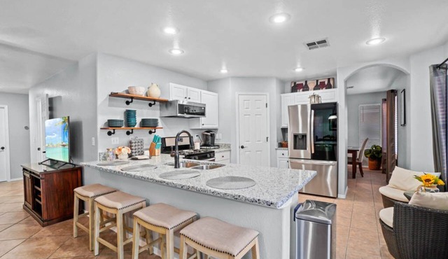 Spacious 3 bedroom 2.5 bath with 3 living areas