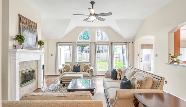 Spacious 3BR Near The Woodlands | King Bed | Fast WiFi | Easy I-45 Access