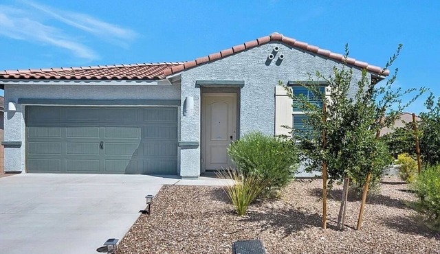 Spacious 4-bedroom house in pleasant Tucson with AC