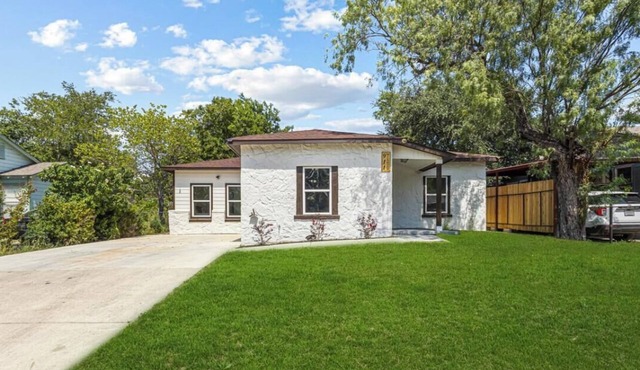 Spacious 4-bedroom house in San Antonio with fenced yard and indoor cycling bike