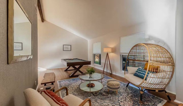 Spacious 4-Bedrooms House with AC Near Domain & Q2, Sleeps 10, Patio + BBQ