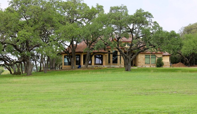 Spacious 5-bedroom country house in marvelous La Grange with breathtaking sunset