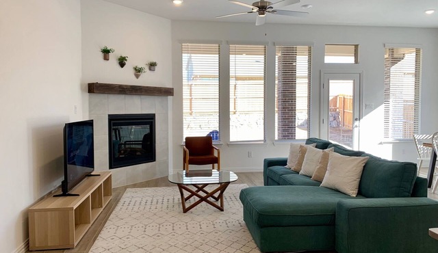 Spacious 5-bedroom house in Fort Worth w with WiFi, AC