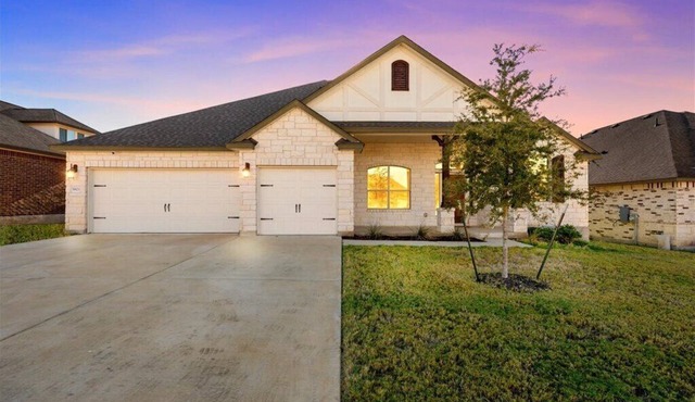 Spacious 5-bedroom house in charming Belton with AC