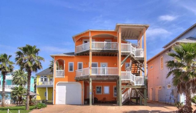 Spacious 7 Bedroom I Walk to the Beach I Pool/Hot Tub Access