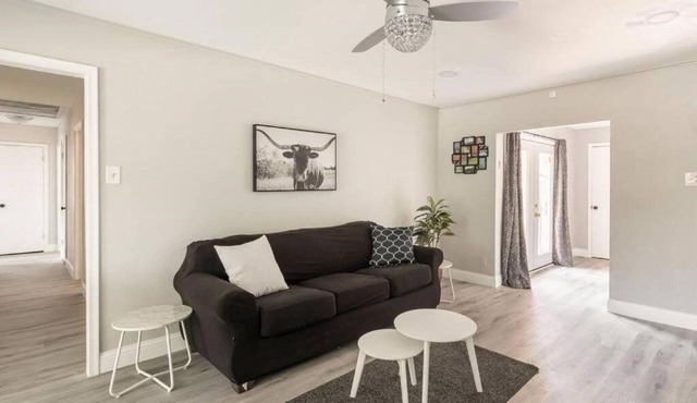 Spacious, and centrally Located, 25 minutes from the Center of Downtown Dallas in Garland