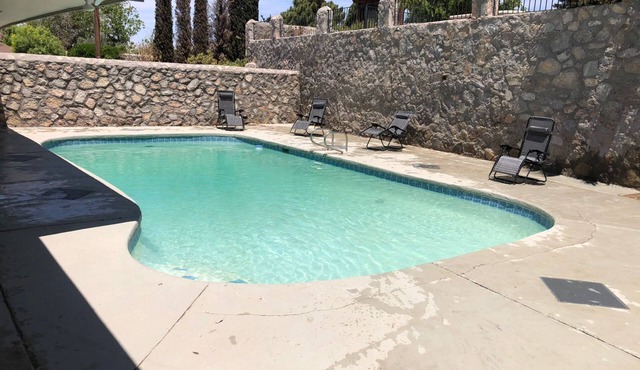Spacious Corner house with a Pool