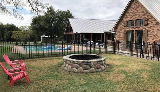 Spacious Country Home Entire house Sleeps 10 3500 sq ft