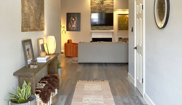 Spacious Family Gem, Close to Lake, Hot Tub
