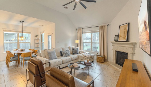 Spacious Family Retreat + Fire Pit + New Decor