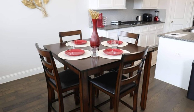 Spacious Home w Putting Green -for Extended Stays