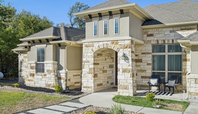 Spacious Retreat Near Kalahari on an Acre, Updated Kitchen, Foosball, Screened Porch, Huge Backyard