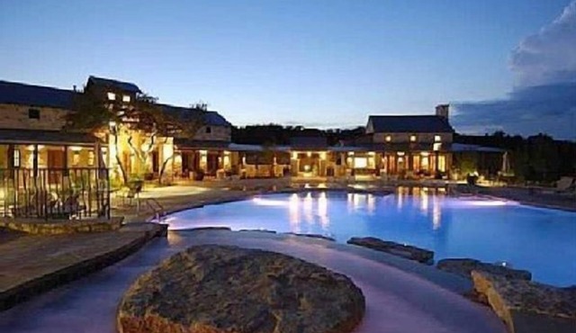 Spectacular Lake Travis Views! Resort Lifestyle, 4 Pools, Grill, Gym, Trails