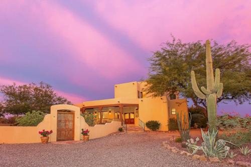 Spectacular Views, Heated Pool, and Outdoor BBQ