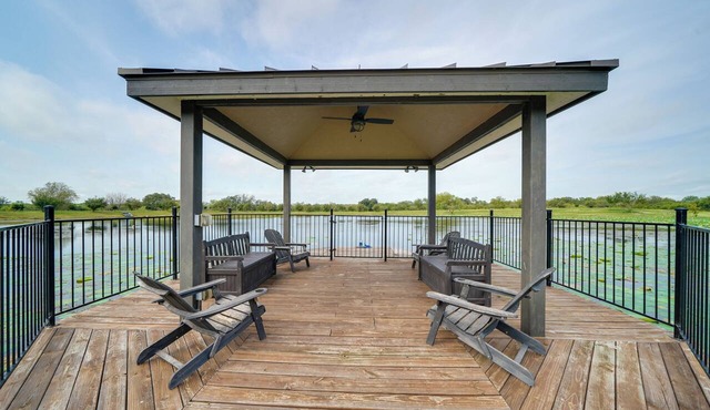 Sprawling 6-Home Yancey Ranch w/On-Site Lake