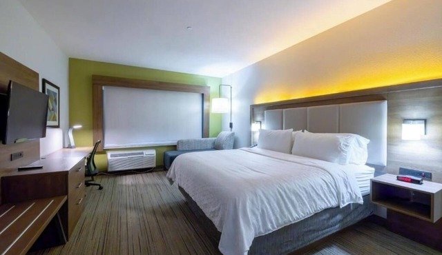 Standard King Room Near BETO'S FAST FOOD DAL