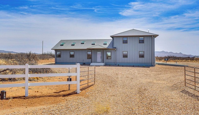 Stargazer's Delight: Mtn-View Pearce Home w/Deck!