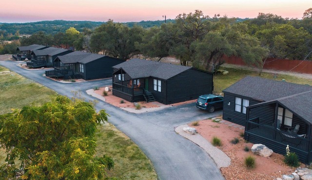 Starlight Horizon 14 Cabins For Events, Retreats, Weddings, Sleeps Up To 100