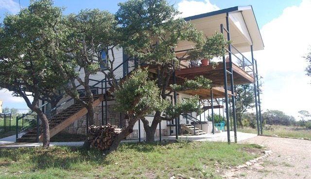 Stay on a ranch in the Texas Hill Country relax and visit nearby wine country!