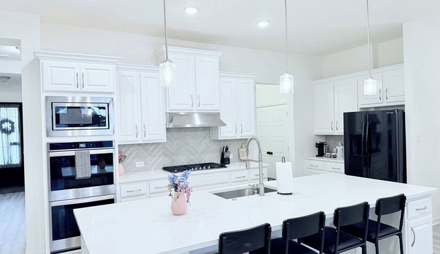 Stone Oak Luxury | Private Elevator | Step-Free
