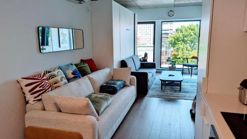 Studio Chic au cœur de Montréal, à côté de tout in Montreal