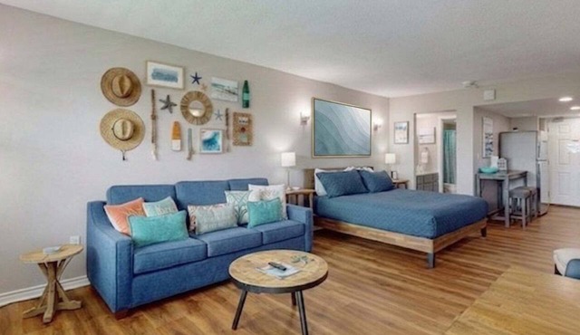 Studio Condo in Town, Near Beach, Shared Pool and Hot Tub