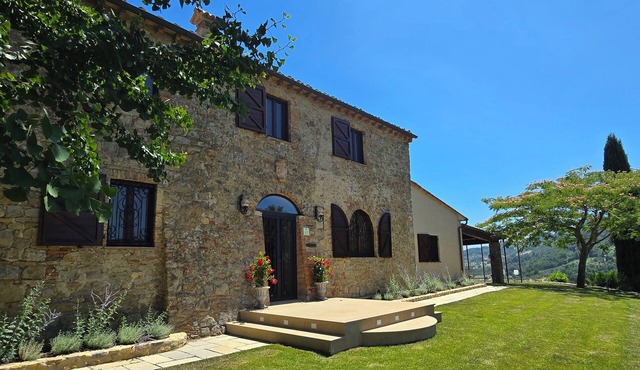 Stunning Hilltop Paradise Podere Maiano with AC! in Volterra